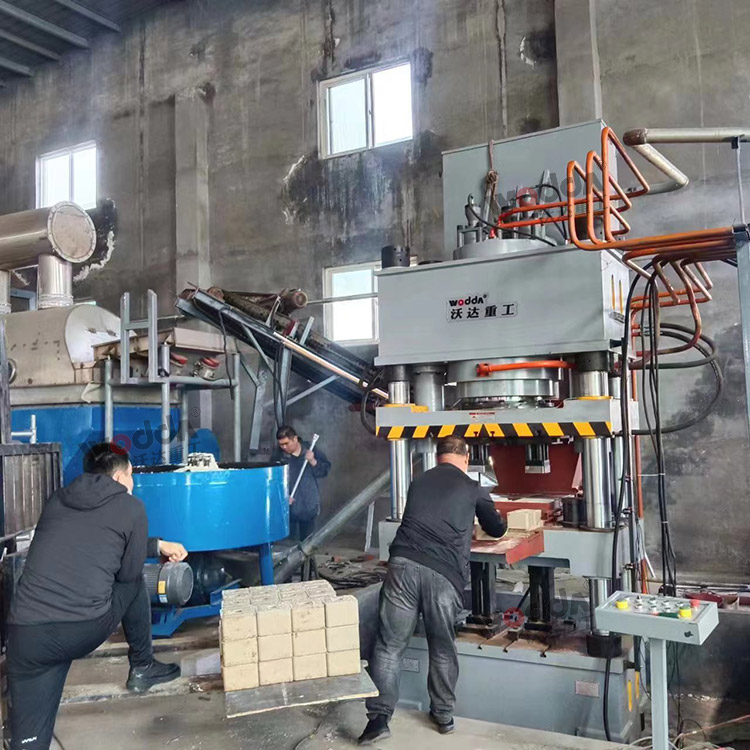 630噸全自動鹽磚機(jī) 630噸全自動鹽磚機(jī)