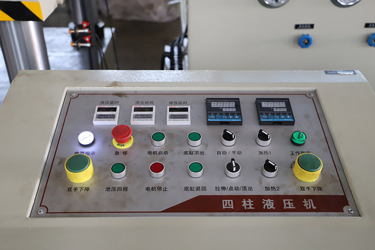 液壓機(jī)控制臺(tái) 液壓機(jī)控制臺(tái)