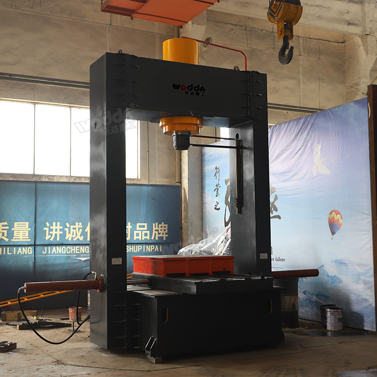 400噸龍門(mén)油壓機(jī) 400噸龍門(mén)油壓機(jī)