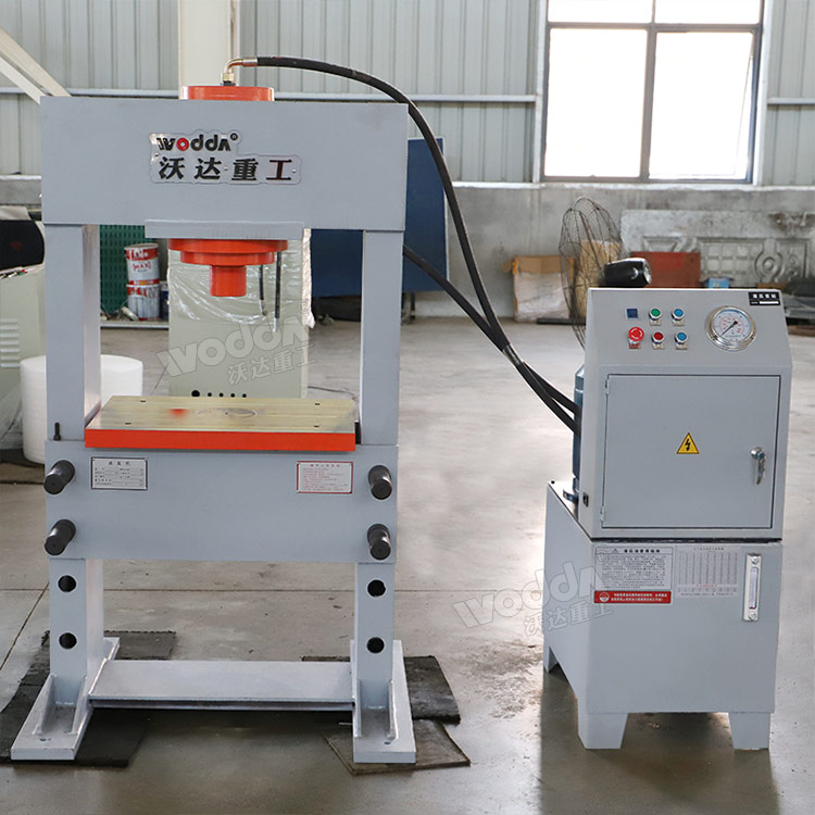 100噸龍門(mén)液壓機(jī) 100噸龍門(mén)液壓機(jī)