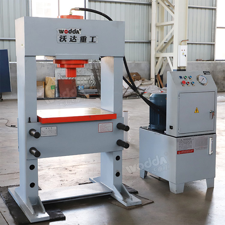 100噸龍門(mén)油壓機(jī) 100噸龍門(mén)油壓機(jī)