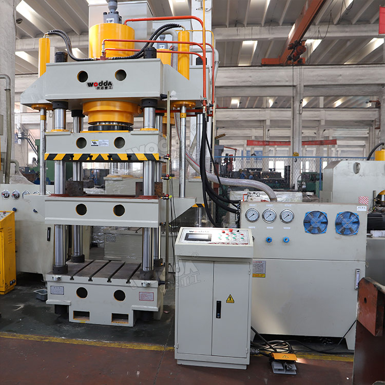 315噸四梁四柱液壓機(jī) 315噸四梁四柱液壓機(jī)