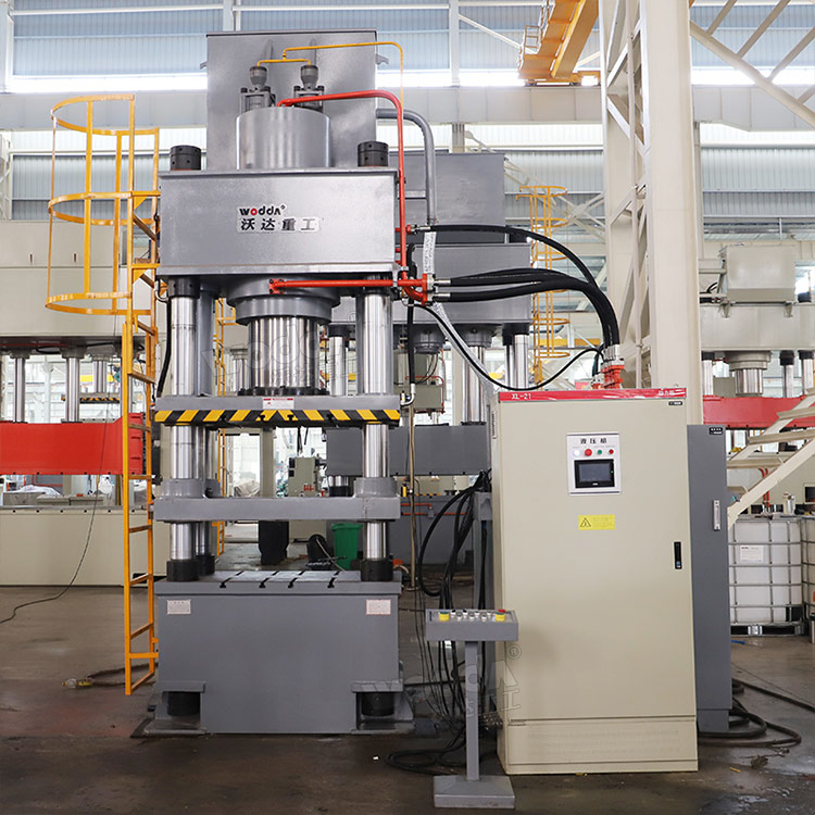 500噸四梁四柱液壓機(jī)車間實物 500噸四梁四柱液壓機(jī)車間實物