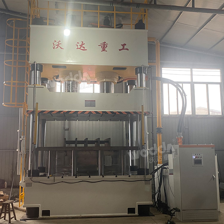 1000噸四柱液壓機(jī) 1000噸四柱液壓機(jī)