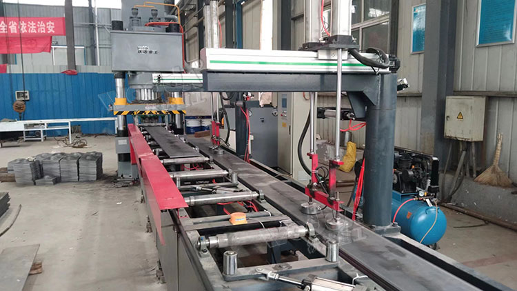 500噸錨桿托盤生產(chǎn)線現(xiàn)場 500噸錨桿托盤生產(chǎn)線現(xiàn)場