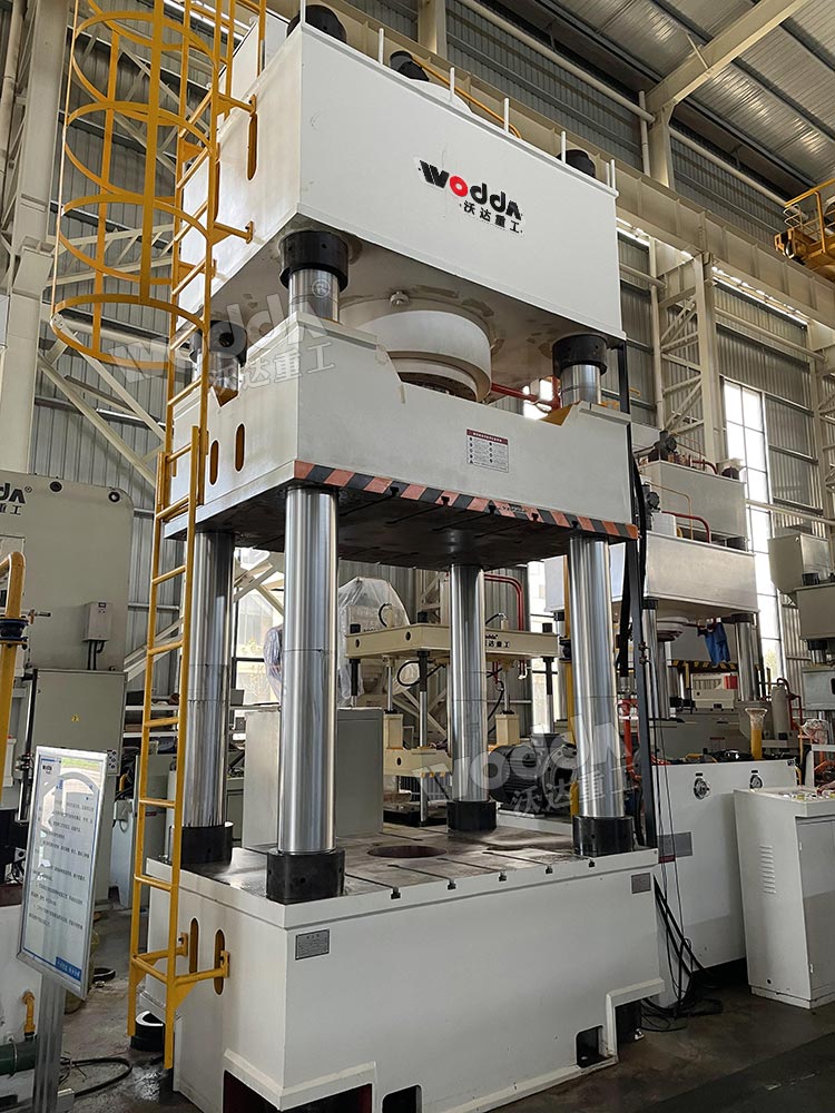 1000噸四柱液壓機(jī) 1000噸四柱液壓機(jī)