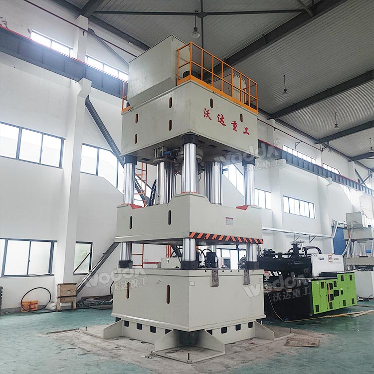 2000噸復(fù)合材料汽車配件成型液壓機(jī)現(xiàn)場 2000噸復(fù)合材料汽車配件成型液壓機(jī)現(xiàn)場