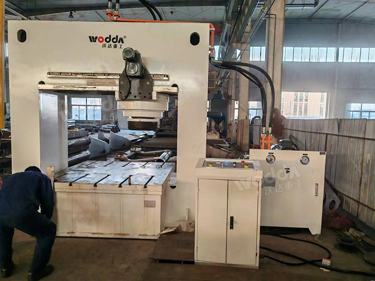 630噸龍門液壓機 630噸龍門液壓機