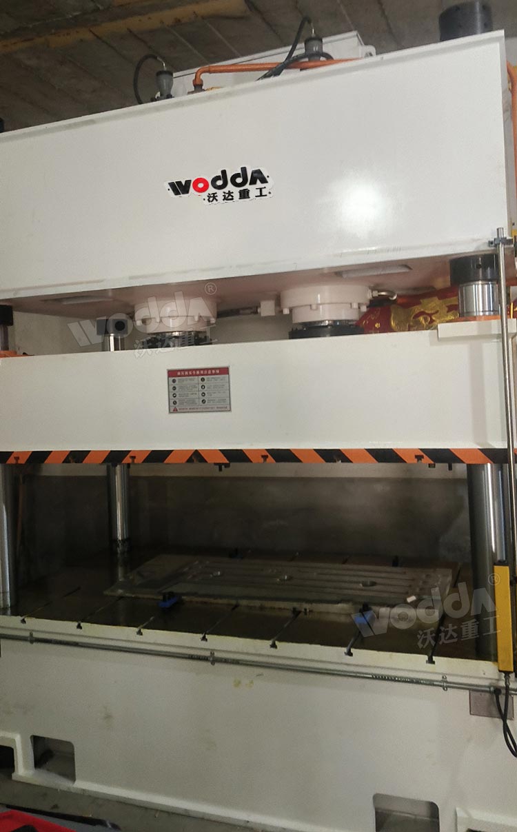 250噸汽車發(fā)動機下護(hù)板成型液壓機 250噸汽車發(fā)動機下護(hù)板成型液壓機