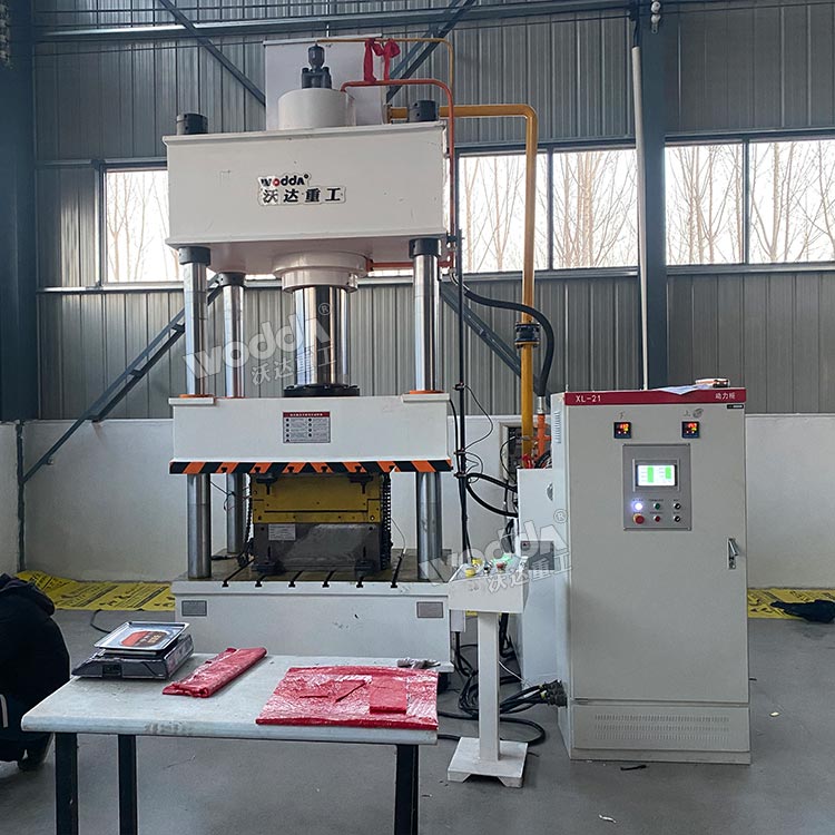 315噸電纜保護(hù)殼模壓液壓機(jī) 315噸電纜保護(hù)殼模壓液壓機(jī)