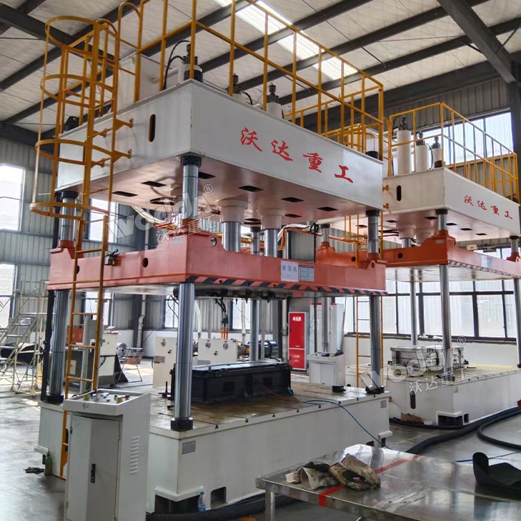 315噸汽車內(nèi)飾件成型液壓機(jī)現(xiàn)場(chǎng) 315噸汽車內(nèi)飾件成型液壓機(jī)現(xiàn)場(chǎng)