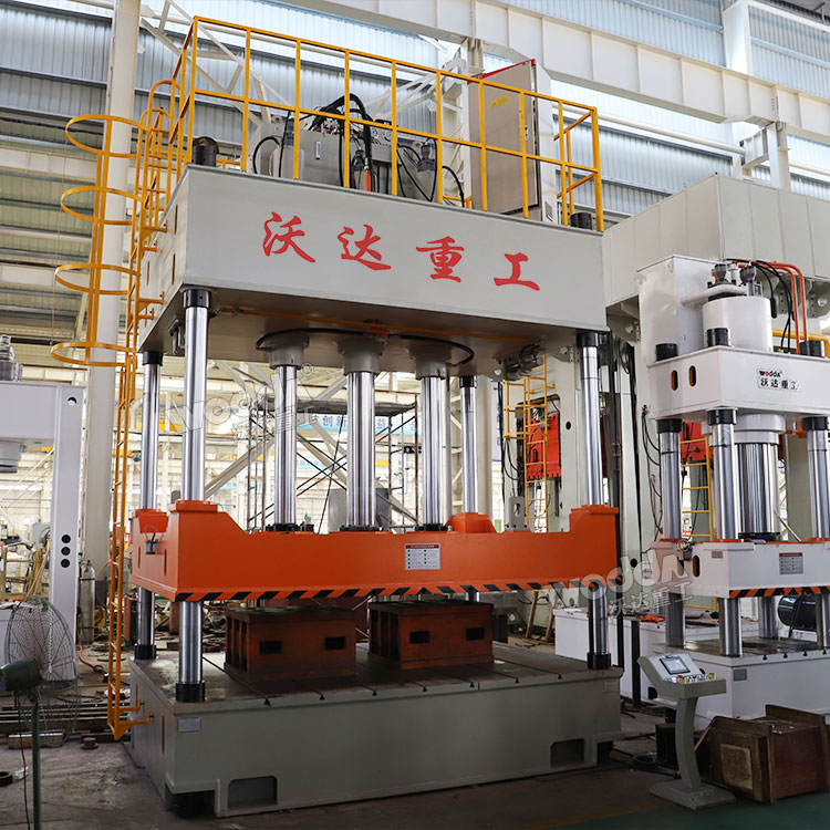 315噸汽車內飾件成型液壓機車間拍攝