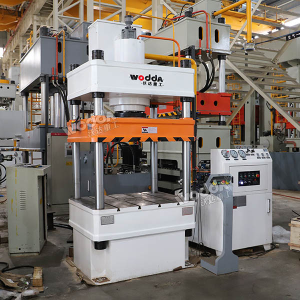 200噸三梁四柱液壓機(jī) 200噸三梁四柱液壓機(jī)