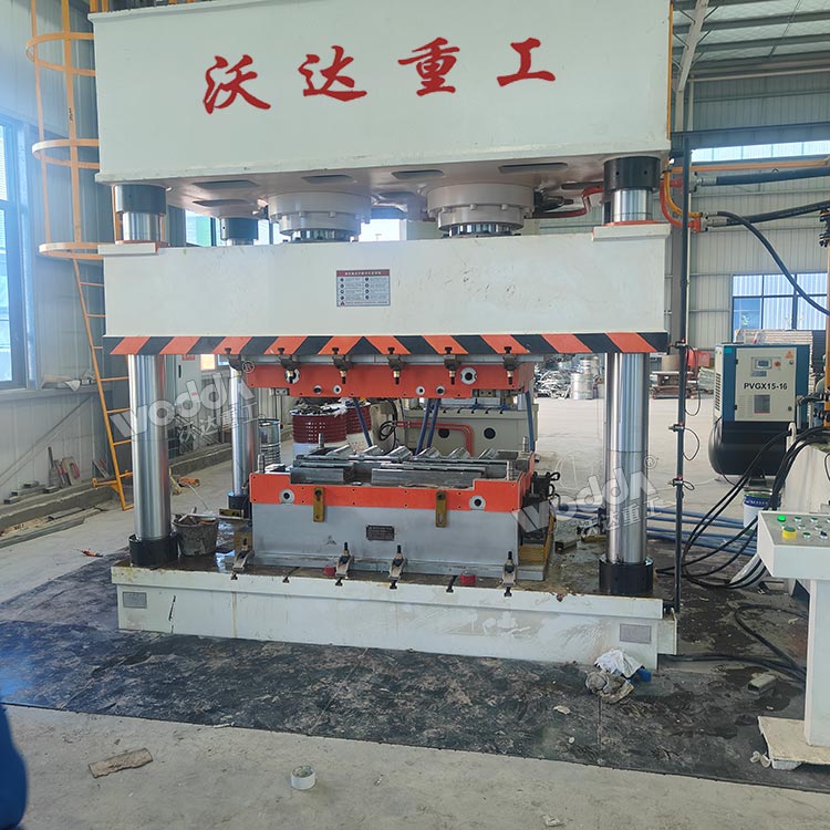 630噸樹脂仿古瓦成型液壓機