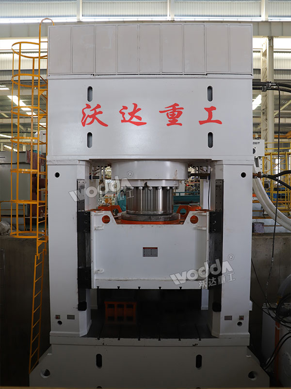 2500噸熱鍛液壓機 2500噸熱鍛液壓機