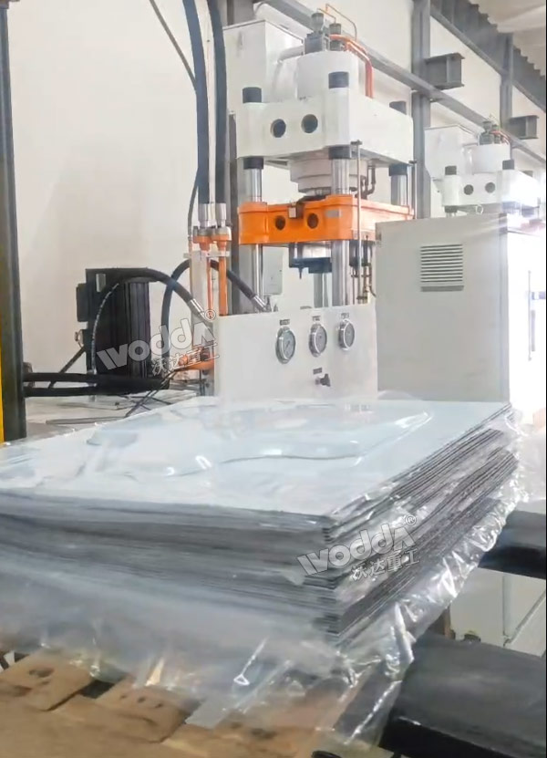 汽車發(fā)動機護板 汽車發(fā)動機護板