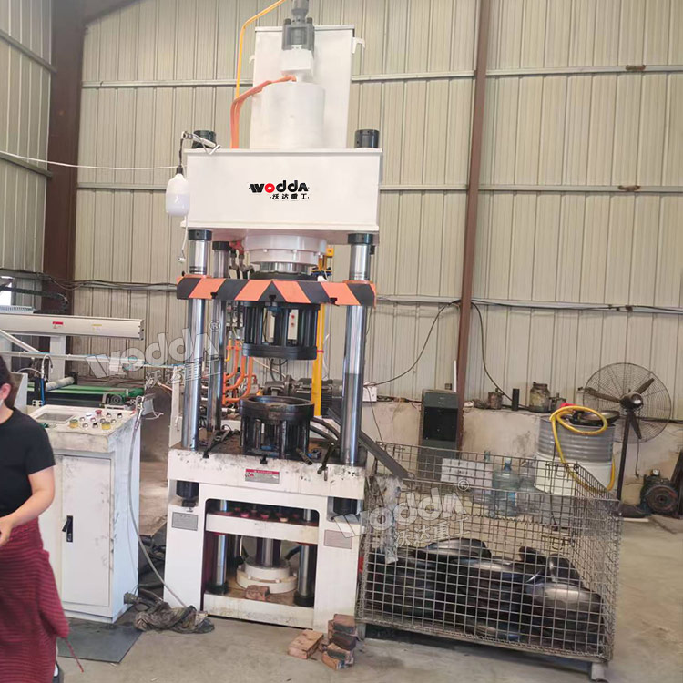 200噸封頭液壓機(生產(chǎn)線) 200噸封頭液壓機(生產(chǎn)線)