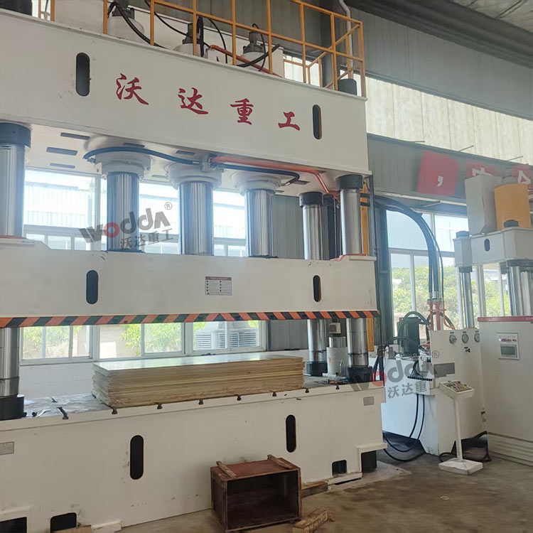 800噸三缸液壓機 800噸三缸液壓機