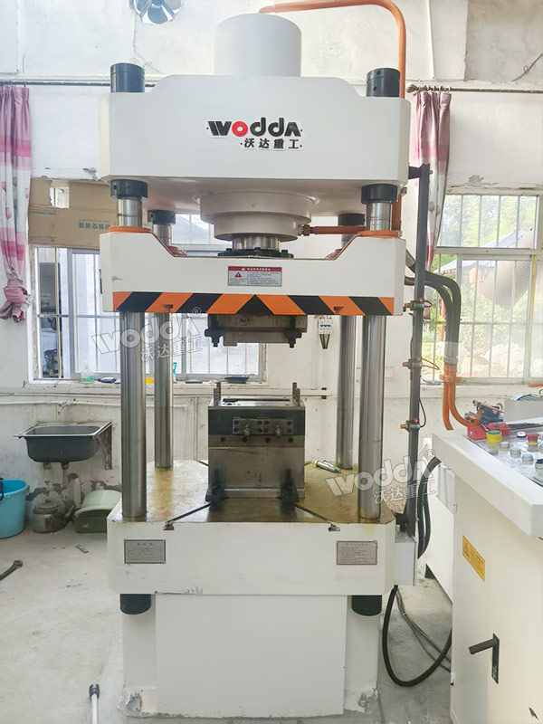 160噸鐵路高溫絕緣配件模壓液壓機(jī)