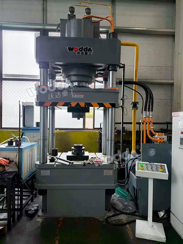 315噸熱鍛法蘭液壓機(jī)