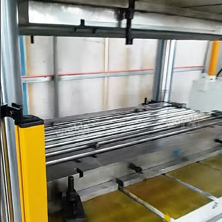 630噸四柱液壓機(jī)沖壓波紋板成型