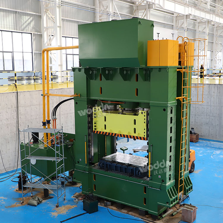 3000噸框架式液壓機(jī)車(chē)間調(diào)試