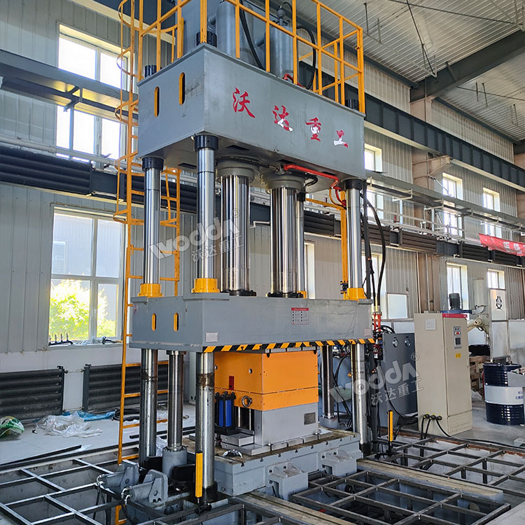 防彈頭盔成型液壓機(500噸四柱液壓機) 防彈頭盔成型液壓機(500噸四柱液壓機)