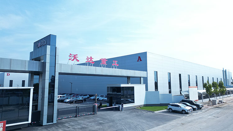 復合材料熱壓成型機廠家.jpg 復合材料熱壓成型機廠家.jpg