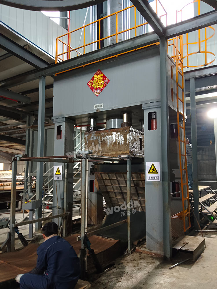 高壓污泥壓榨機(jī)現(xiàn)場 高壓污泥壓榨機(jī)現(xiàn)場