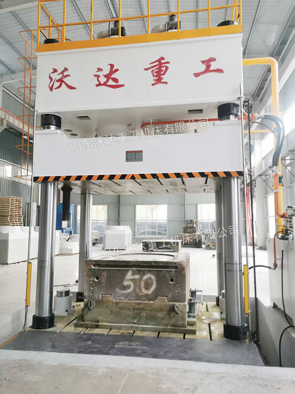 1200噸四柱液壓機(jī) 1200噸四柱液壓機(jī)