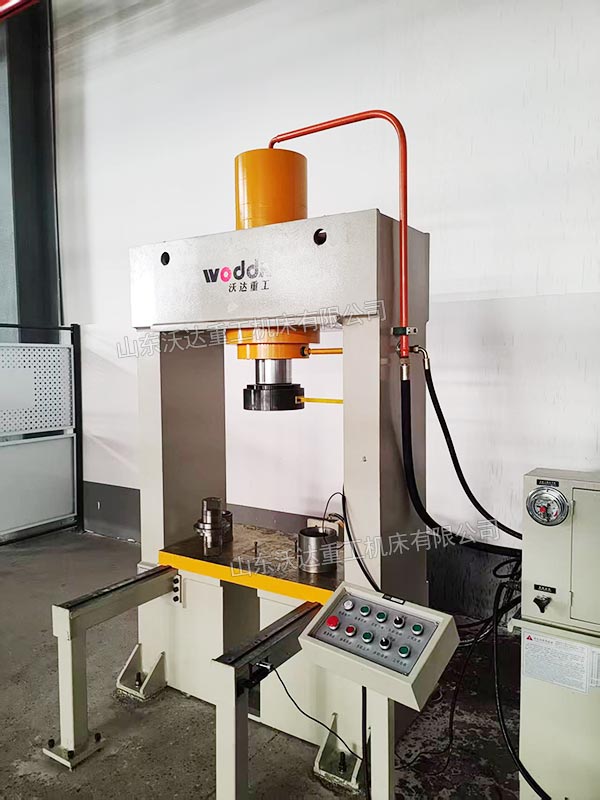 150噸龍門(mén)液壓機(jī)安裝完成