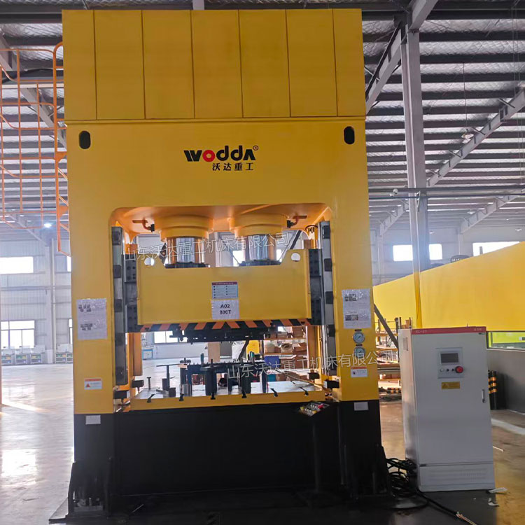 800噸自行車變速盤沖壓液壓機(jī)現(xiàn)場(chǎng)