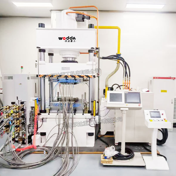 200噸飛機(jī)艙體隔板成型液壓機(jī)