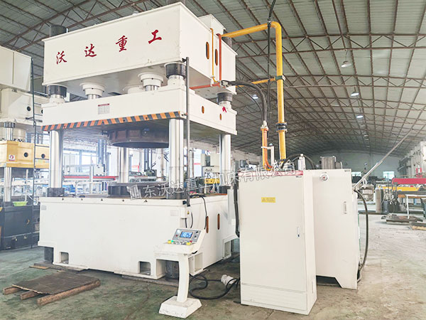 500噸四柱液壓機(jī)現(xiàn)場