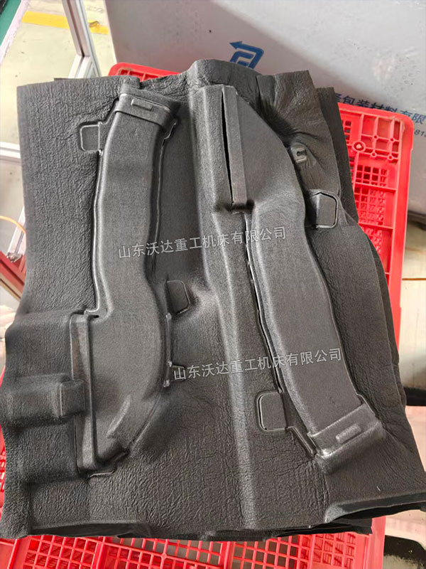 熱壓汽車除霜通風(fēng)管成型