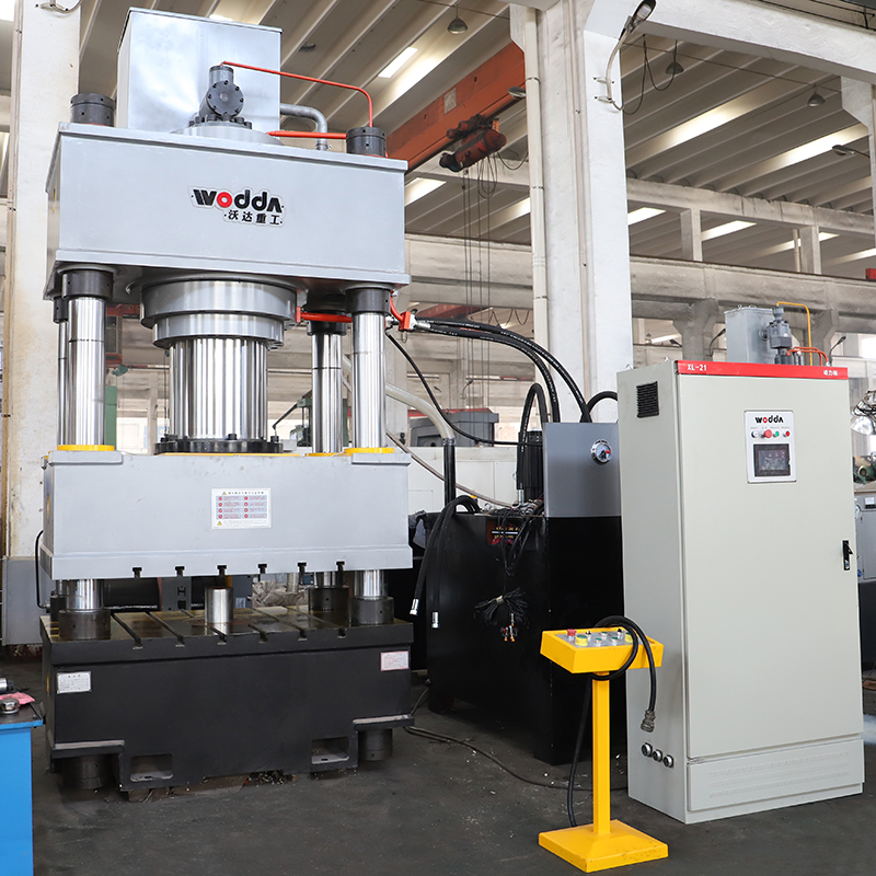 四柱液壓機(jī) 四柱液壓機(jī)